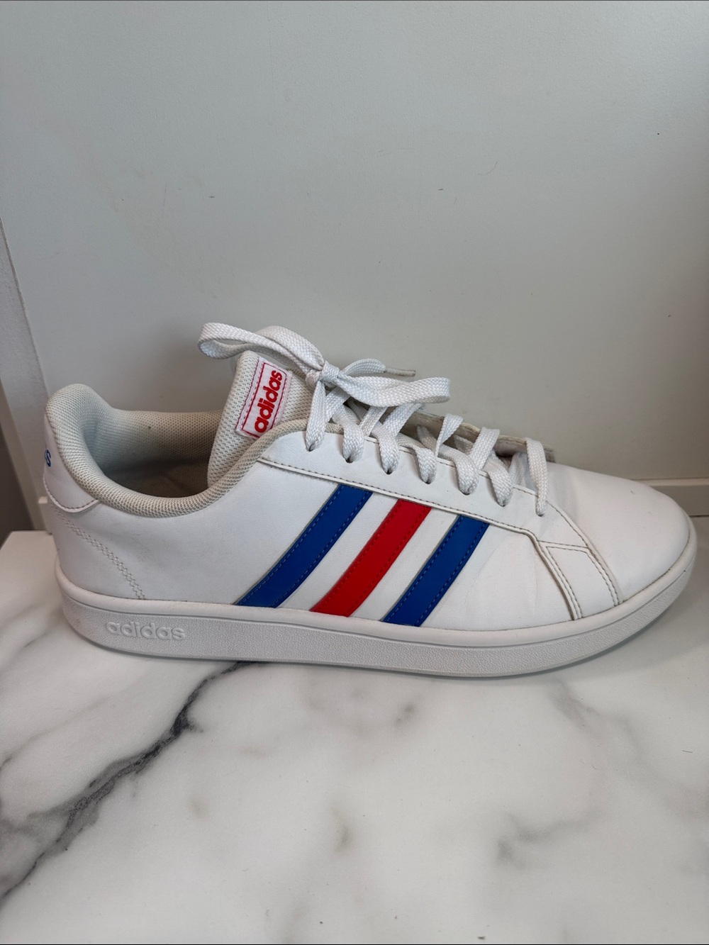 ADIDAS Grand Court Base Tennis Shoe White Red & Blue Stripe Mens 10